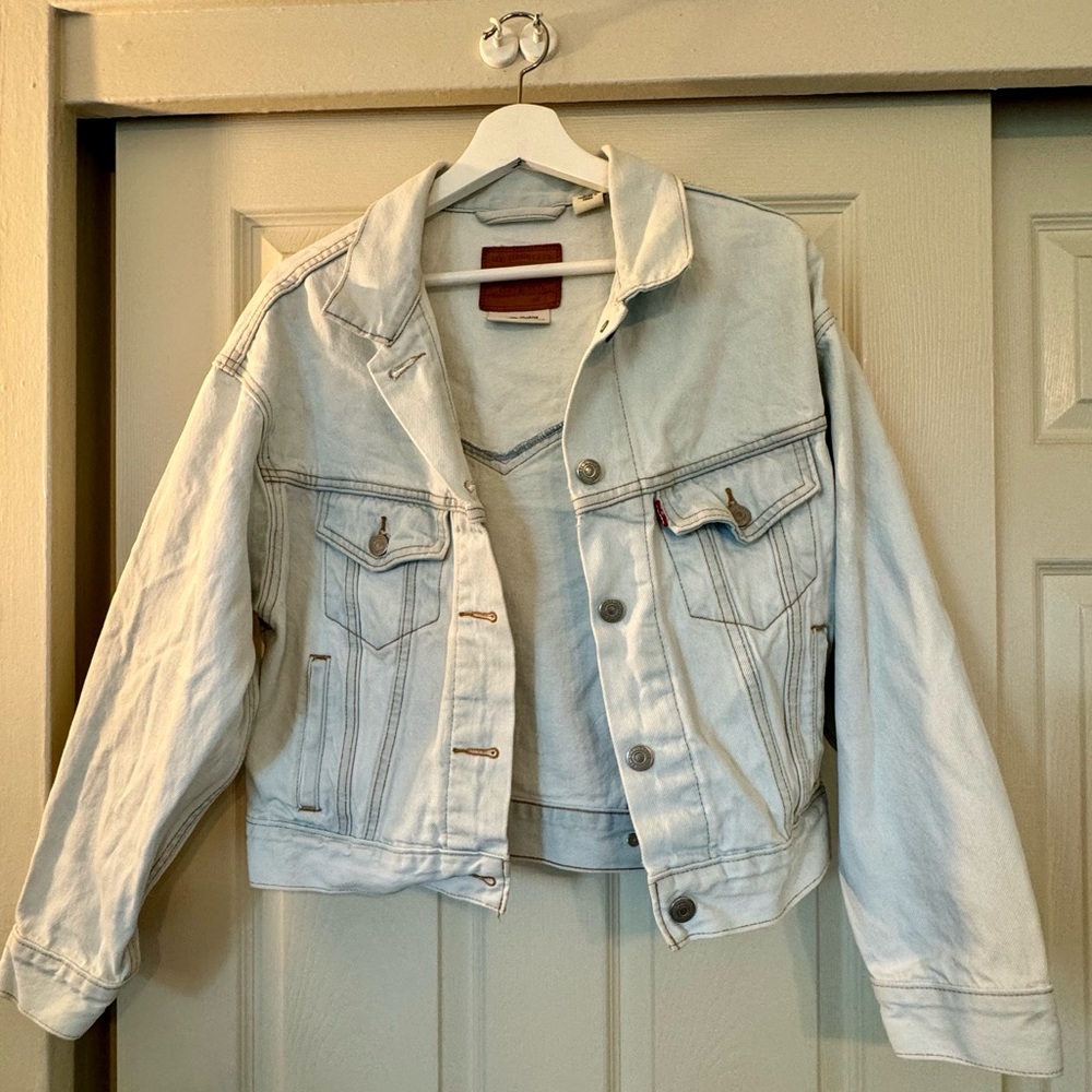 Levi’s denim jacket v back